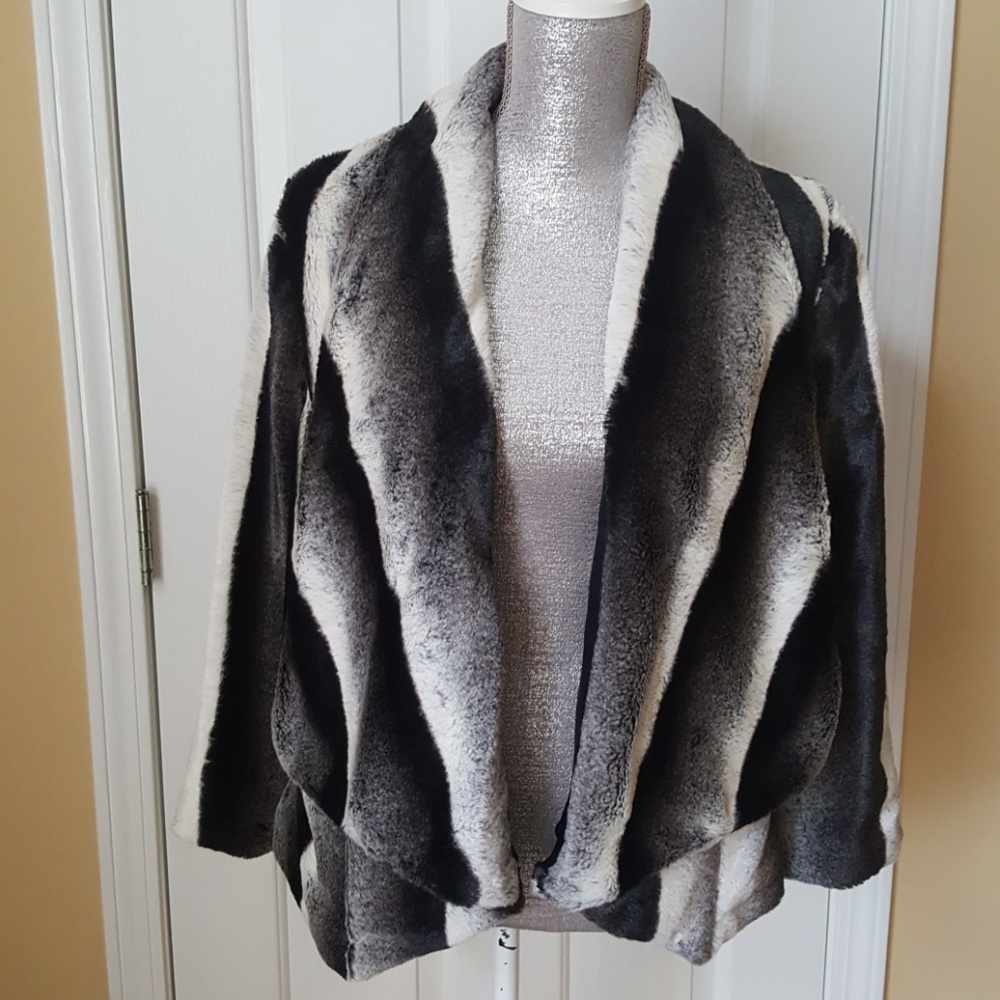 🔮NWOT Alberto Makali Faux Fur Shrug